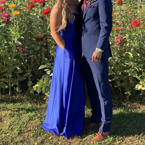 Prom Dress/Wedding Guest Dress - Picture 2 of 4